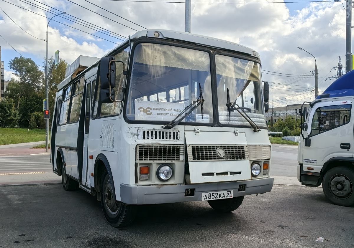  852  57