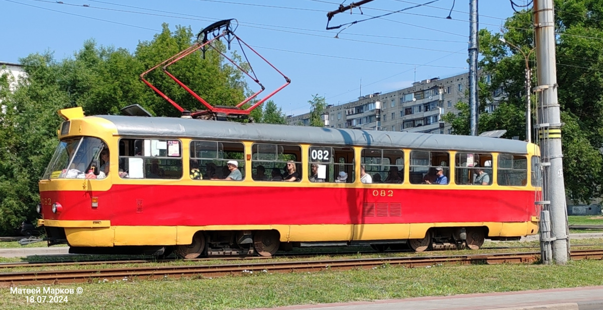 082 082
