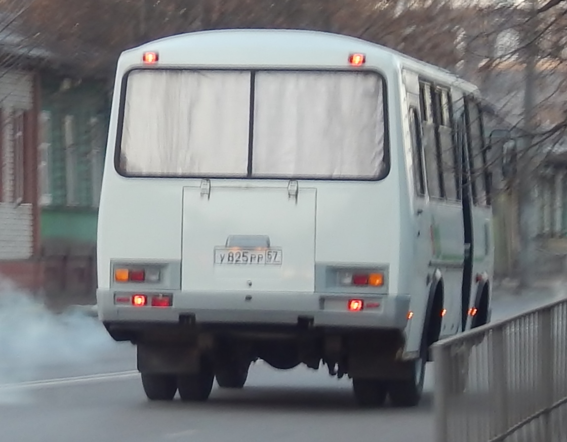  825  57