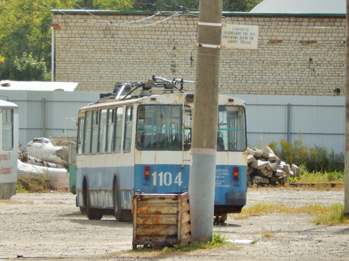 1104