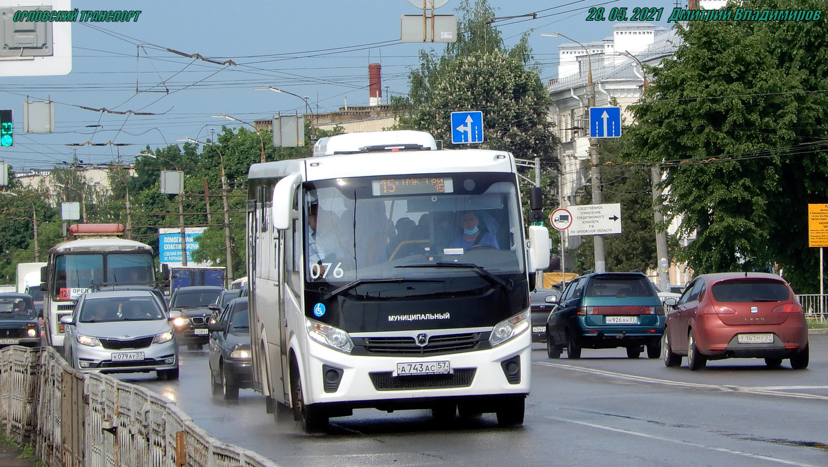 076 076