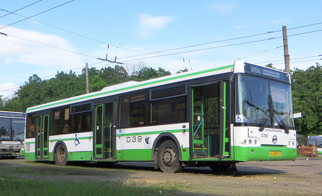 039 039