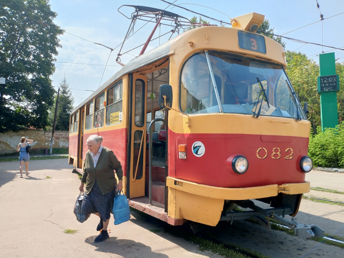 082 082